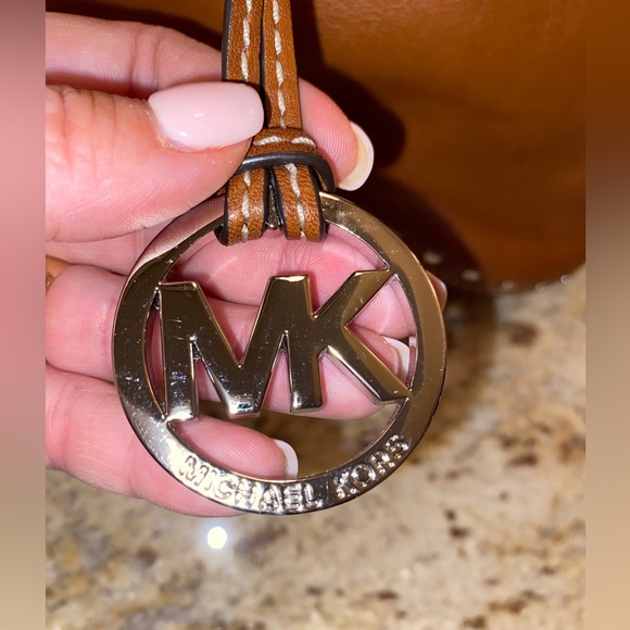 MICHAEL KORS DESIGNER HANDBAG WITH MATCHING WALLET - Picture 7 of 13